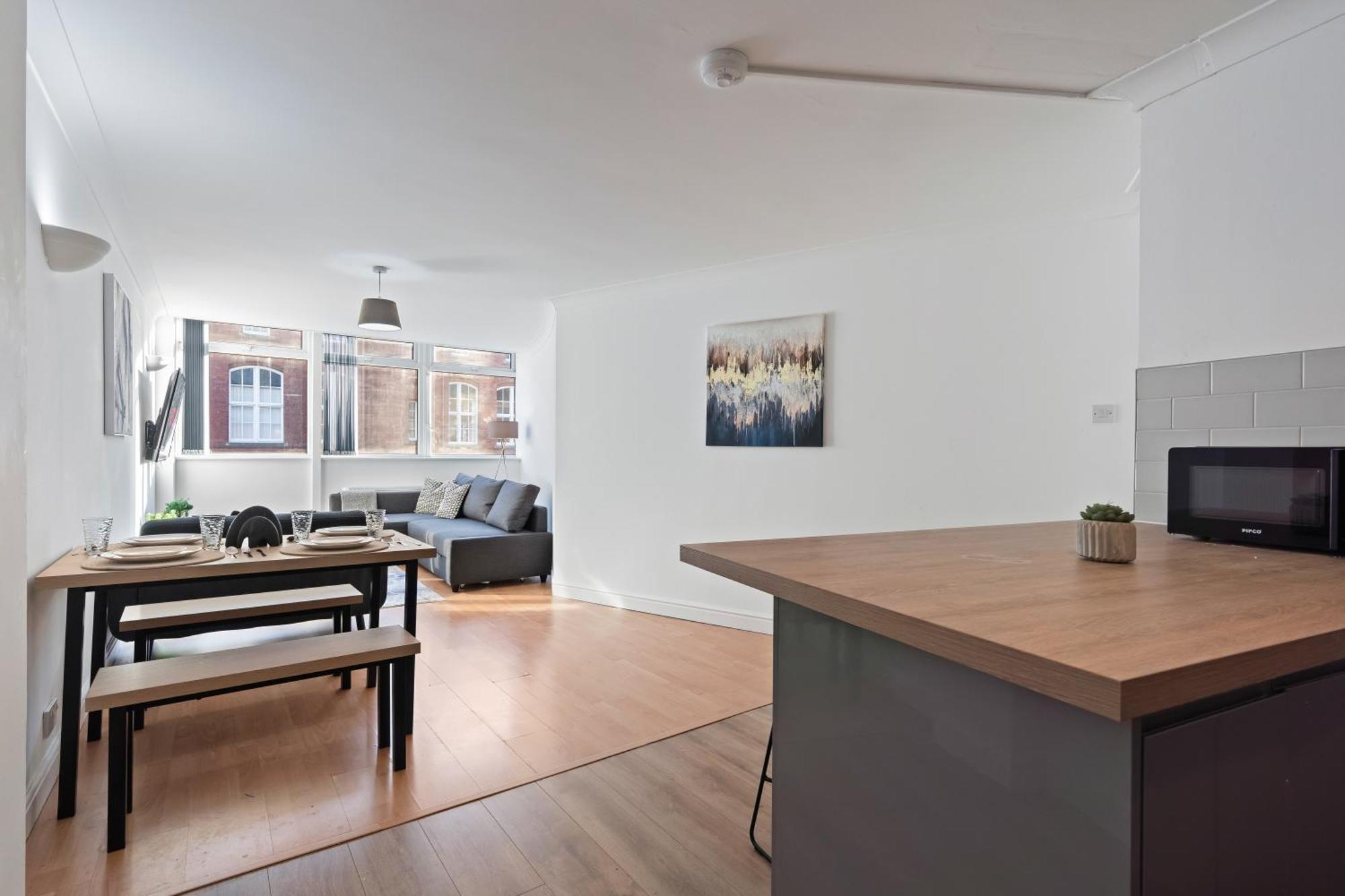Centre - Sleeps 5 - Free Parking