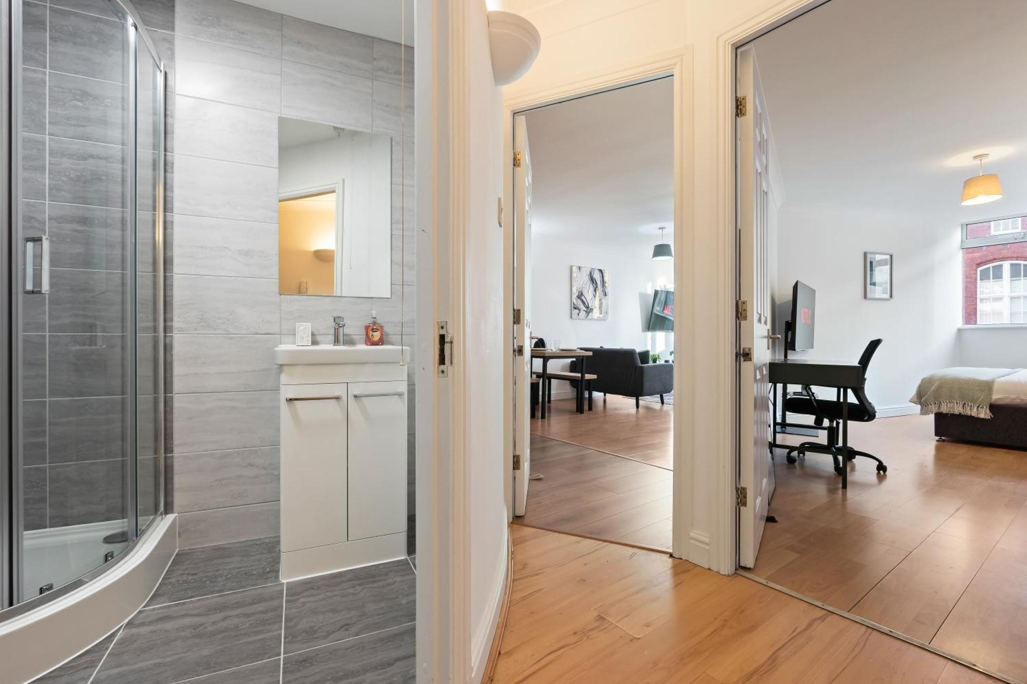 Centre - Sleeps 5 - Free Parking Apartment Leeds (West Yorkshire)